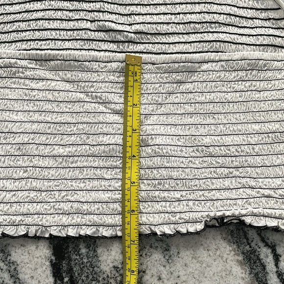 Guess Halter Striped Stretch Top Size Medium - Picture 10 of 10